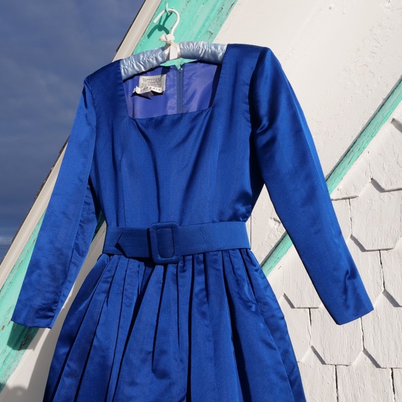 AMAZING 90s William Pearson cobalt blue satin bubble hem cocktail dress - Picture 2 of 8